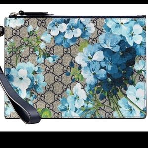 GUCCI GG Supreme Monogram Small Pouch